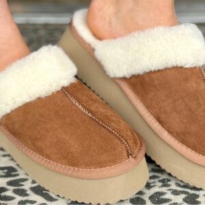 Corkys Cuddle up platform scuff Cozy Brown Shearling Women's Slippers NEW